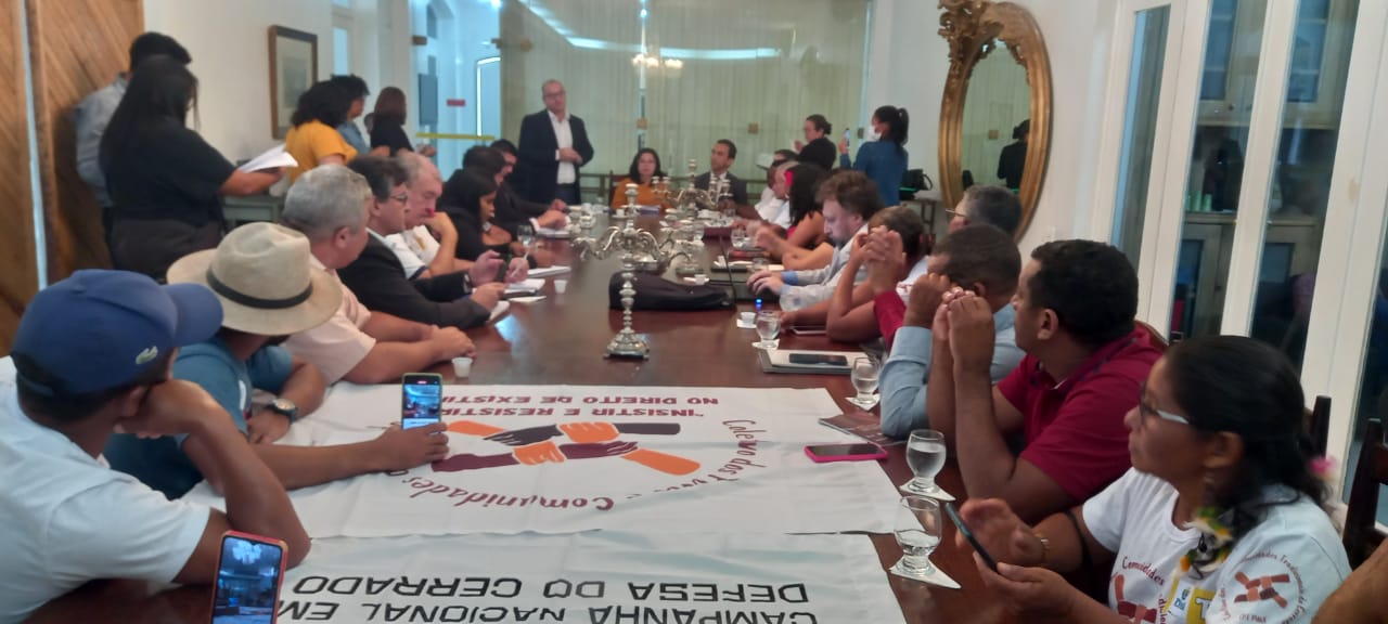 Community leaders meet with Piauí's authorities. 
